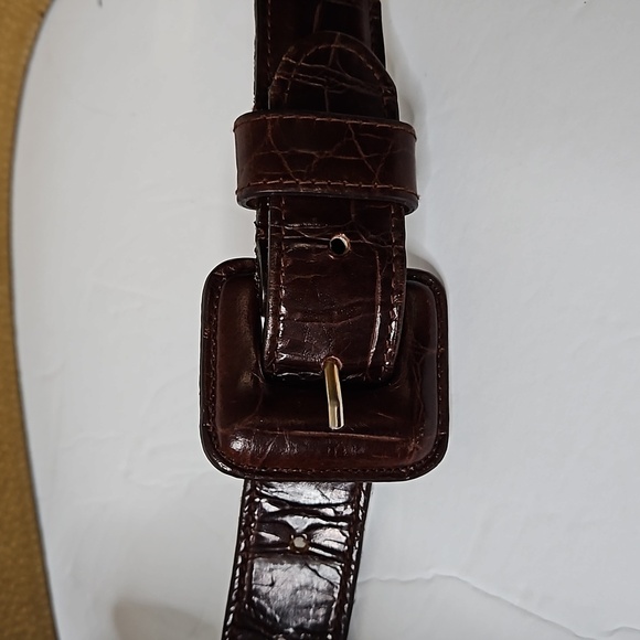 Italian Embossed Leather Belt size M Brown Brass accent hardware   Pre-owned - Picture 2 of 10
